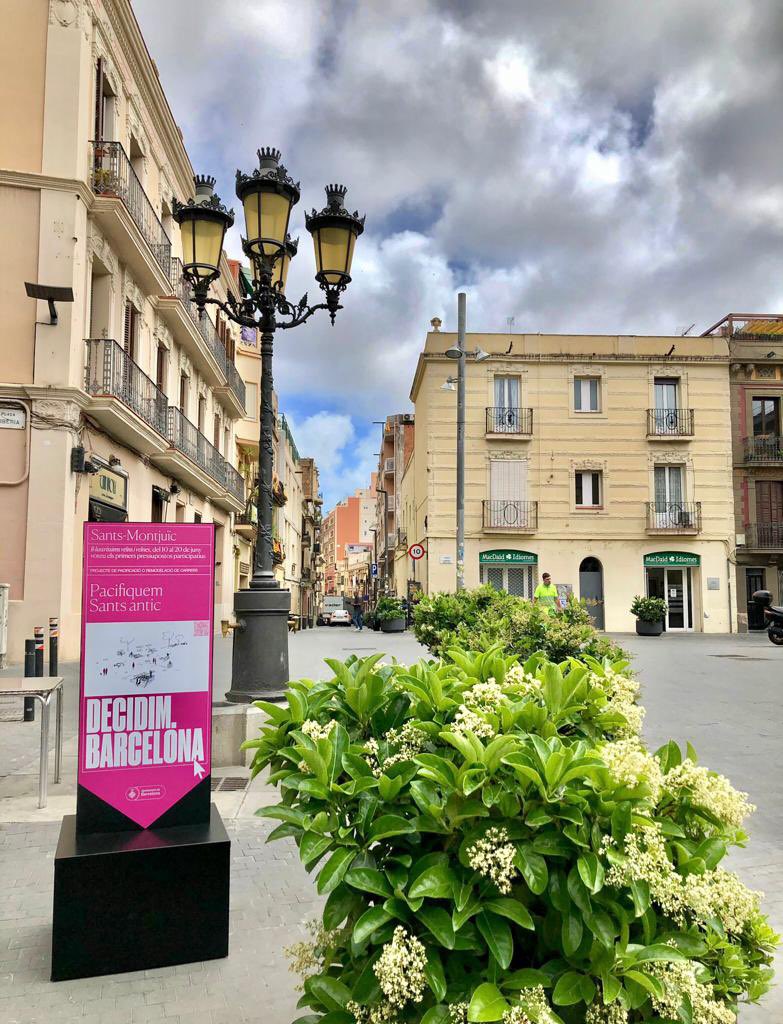 Ben aviat s’habilitaran nous espais per a vianants entre plaça Ibèria, Rossend Arús, Almeria i Ferreria, que facilitaran el pas a peu del veïnat. El projecte 'Pacifiquem Sants antic' dels #PressupostosParticipatius es posa en marxa! | Sants-Montjuïc 👉🏼 n9.cl/92i0s