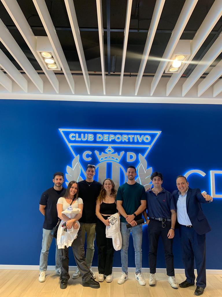 PONSescuela's tweet photo. Ayer trasladamos la clase a las instalaciones del @CDLeganes ⚽️

Nuestros alumnos del Máster en Representación tuvieron una increíble experiencia ayer gracias a @hugopazos 🕴🏼

¡Enhorabuena chicos por aprovechar esta oportunidad única de aprendizaje y desarrollo profesional😎! https://t.co/z2j4jWkC3T