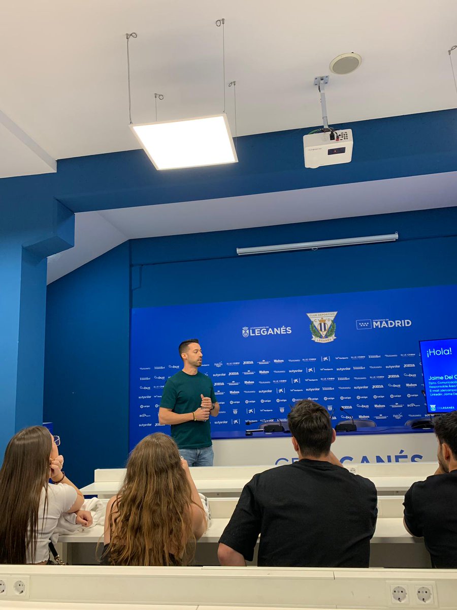PONSescuela's tweet photo. Ayer trasladamos la clase a las instalaciones del @CDLeganes ⚽️

Nuestros alumnos del Máster en Representación tuvieron una increíble experiencia ayer gracias a @hugopazos 🕴🏼

¡Enhorabuena chicos por aprovechar esta oportunidad única de aprendizaje y desarrollo profesional😎! https://t.co/z2j4jWkC3T