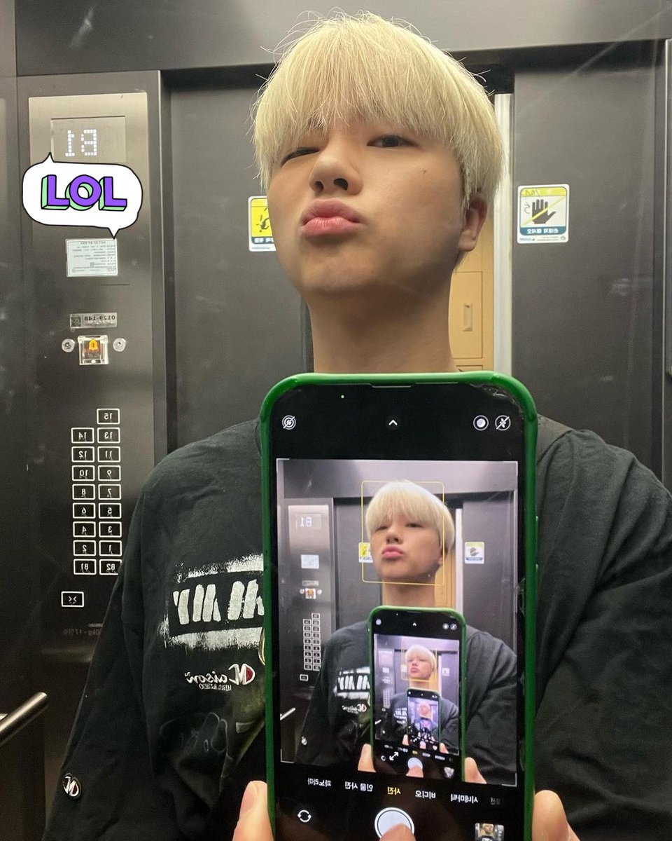 ikonicsta's tweet image. Jinhwan was struggling so much,he took photos from B1 to 11th floor 😭✋