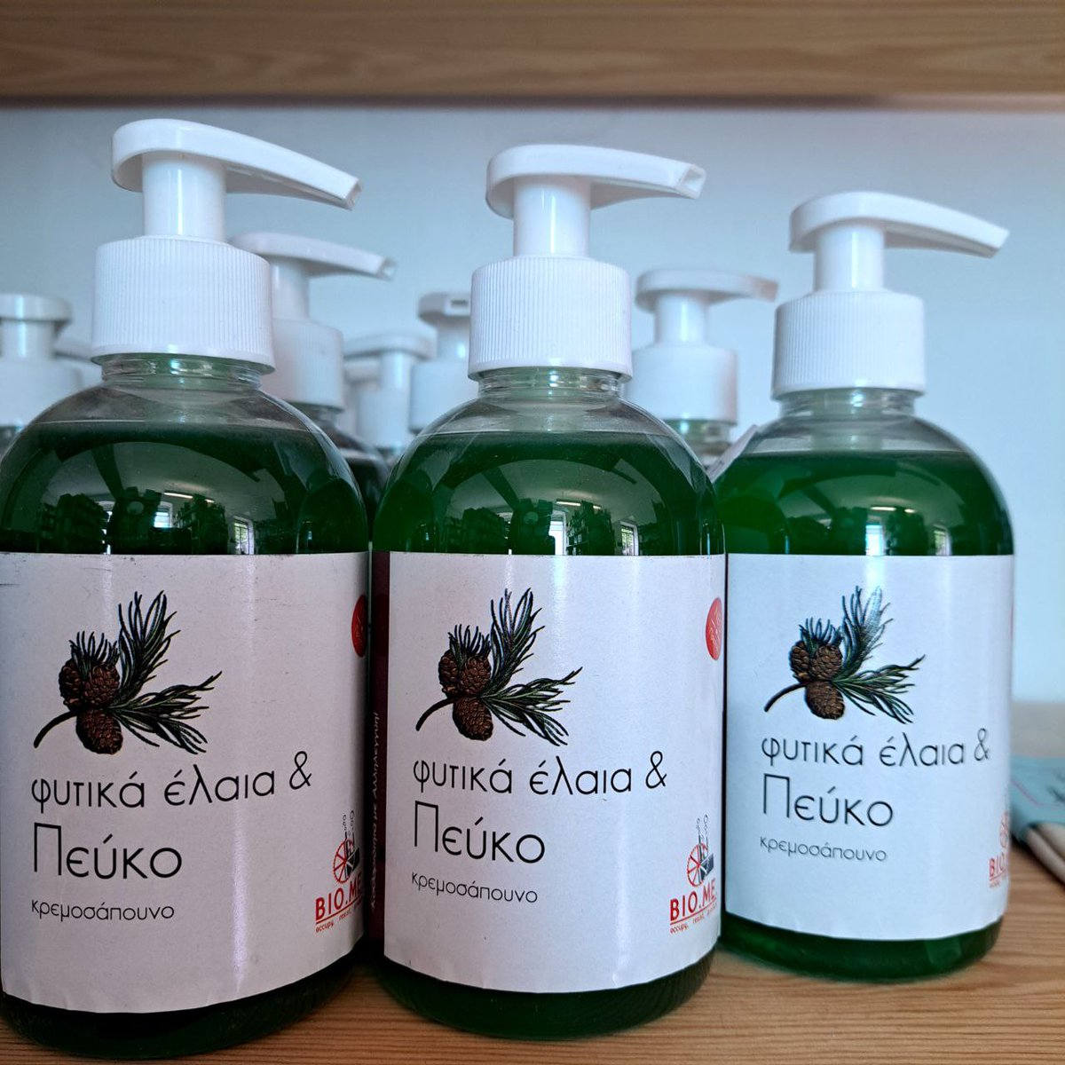 BlackMosqCrew's tweet photo. Vegan &amp; Tierversuchsfreie #Handseife 🌱 Nur natürliche Zutaten ohne Tenside, Palmkernöl nach RSPO-Mindeststandards.

Inhaltstoffe: Grüne #Seife, Reines Olivenöl, Olivenkernöl, Kokosöl, Rizinusöl, Mandelöl, Ätherisches Öl (Kiefer)

Hier geht's zur Seife: https://t.co/9hCwsRlIoP https://t.co/KZzMWrSObP