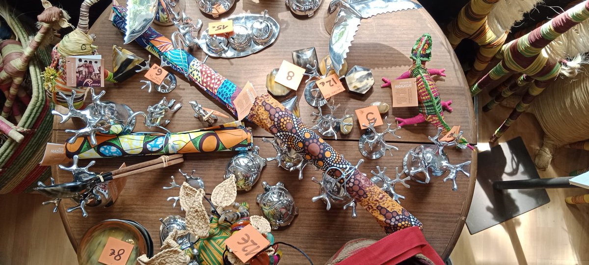 Tenim nous articles ben macos a la nostra botiga de comerç just del carrer Paris, 97 de Barcelona. Trobaràs, tot just arribat de #Madagascar
Horari: dilluns a dijous 10h a 18:30, divendres 10h a 16h
#comerçjust #comerçsolidari #ongd #solidaritat #cooperació