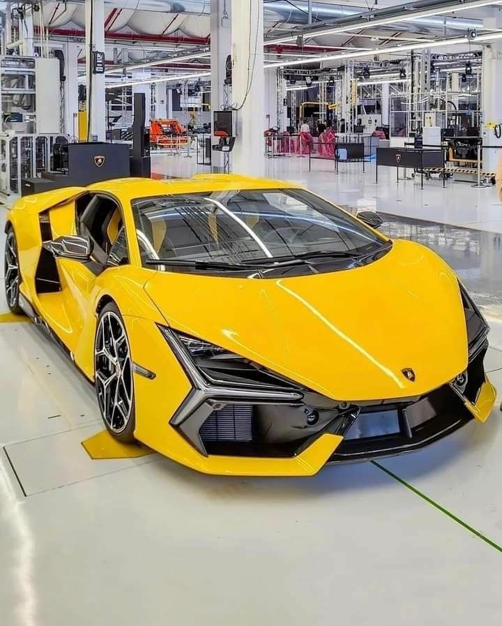 michele69028102's tweet photo. #lamborghini revuelto @Lamborghini https://t.co/B6sLnSBCnm