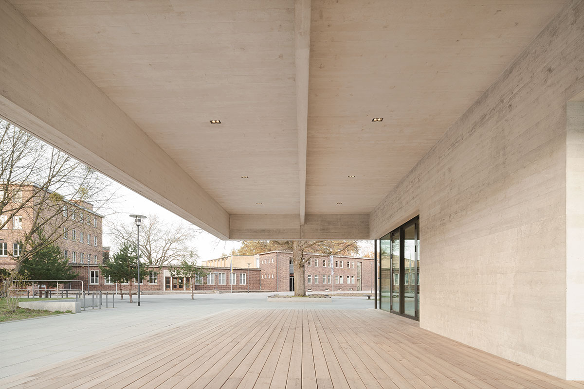 concretecentre's tweet photo. Steimle Architekten’s Bernau Bundesschule Visitor Centre grapples with the complex history of the Bauhaus’ least known site. In #CQSpring, online now https://t.co/sShTofZy2L https://t.co/VlQgjUoprL