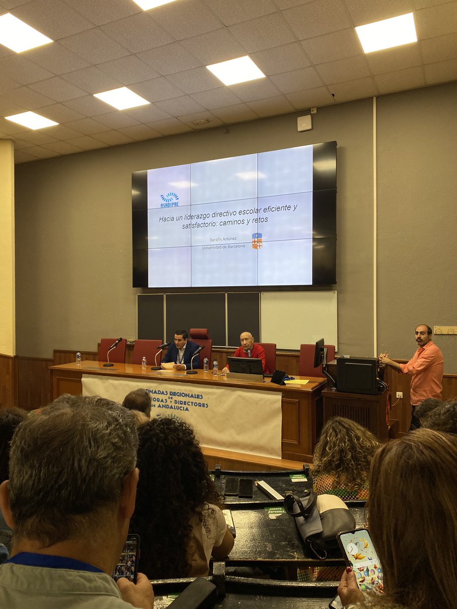 cepr_Chaparral's tweet photo. Segundo día de formación. Mesa redonda Decreto, Orden, Evaluación y Formación Directores/as. @CEIPElOlmo @CeipJardin @eeilosclaveles @asadipre https://t.co/Qz9TWNTRt4