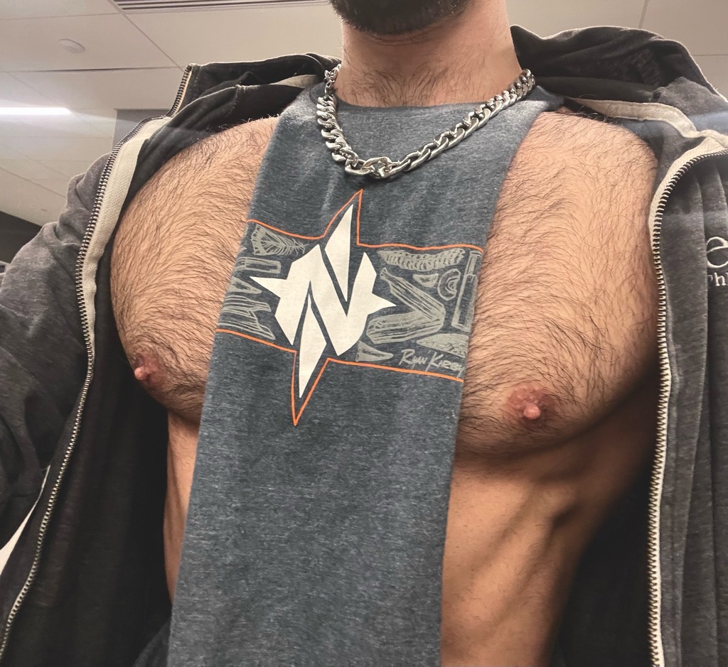 NippleSkin's tweet photo. #nipples #pecs #torso #nips #pezon #chest #pecho #nsfw #barechest #tetas #tetillas #areolas #nipslip #titties #tits https://t.co/ucarE1yanj