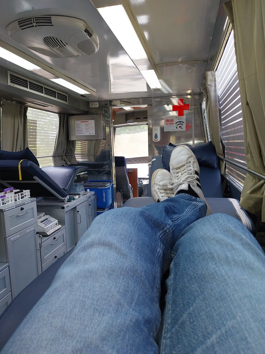 Si ves un autobús de donación de sangre pues te subes y salvas una vida. Así, en 15 minutos. Y ya que subes puedes preguntar por la donación de médula! <a href="/Madridonasangre/">Centro de Transfusión🩸</a> <a href="/CruzRojaEsp/">Cruz Roja Española</a> #DonarSangreSalvaVidas