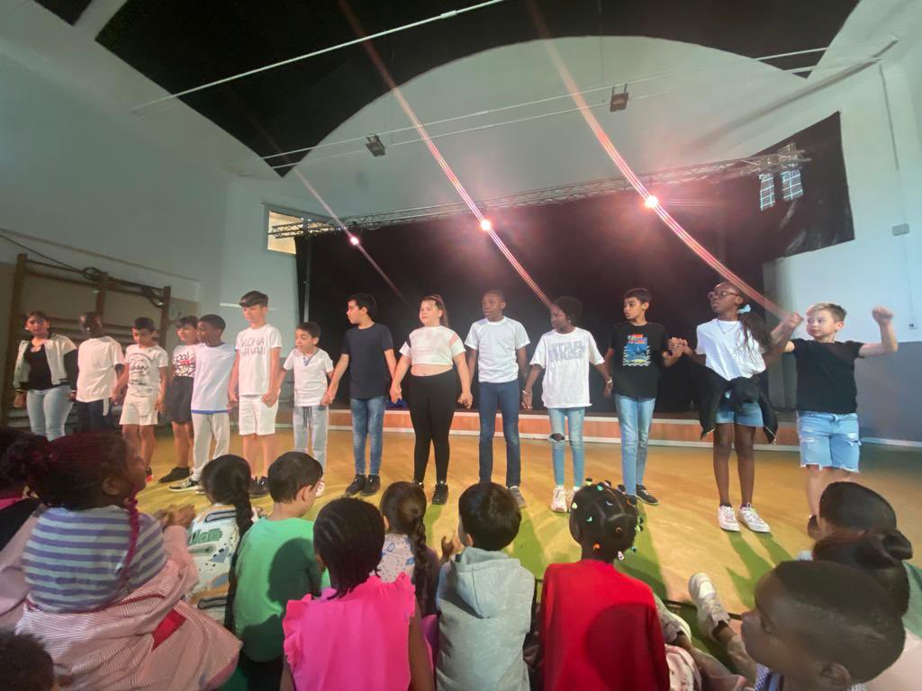 MagiMorera's tweet photo. Dins del @festivalenre9 els nostres alumnes de CS1 ens presenten l’obra “Notes de Vida” amb la col•laboració de @LaBaldufaTeatre 
#plaeducatiuentornlleida 
@educaciolleida 
@paerialleida https://t.co/TRIwTGSndj