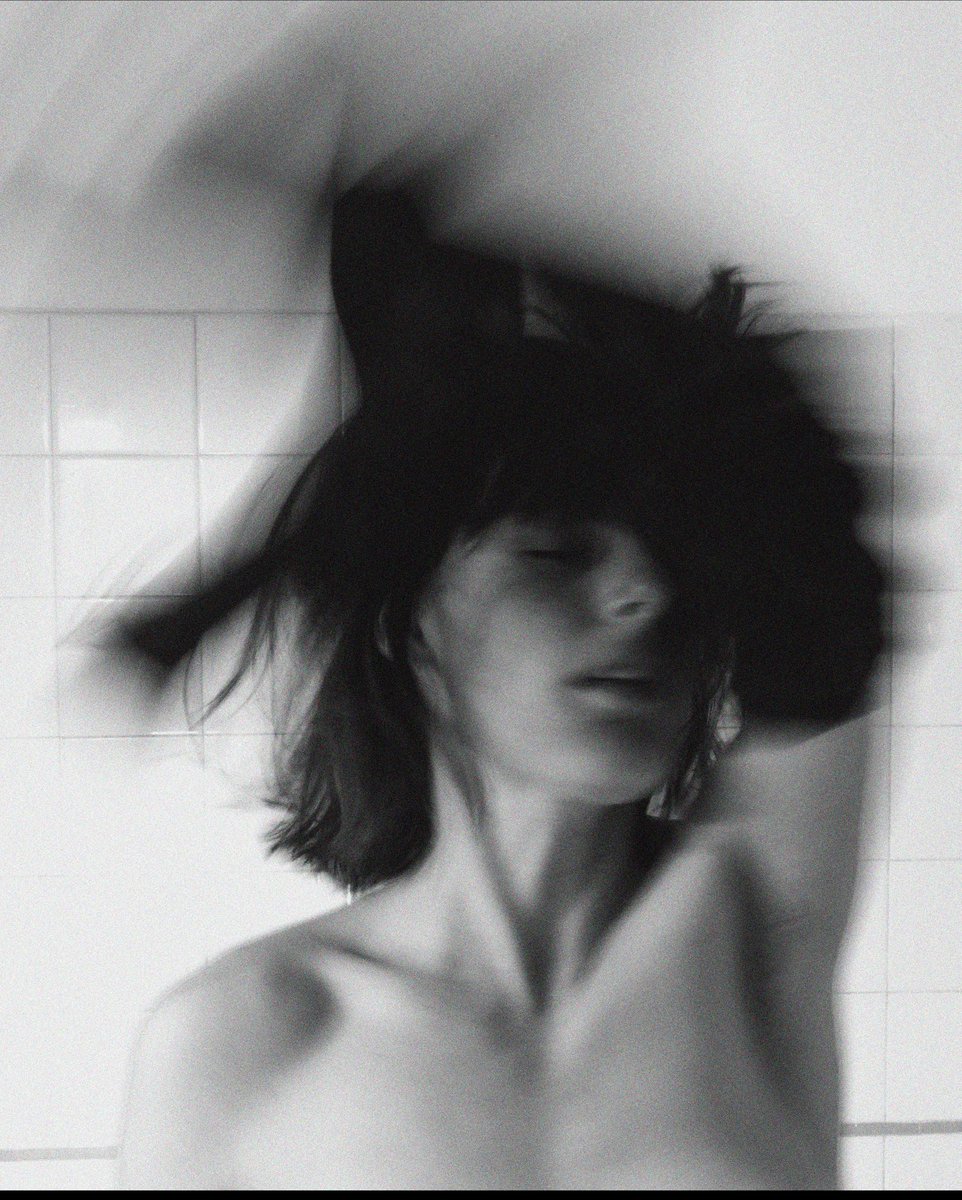 lenafaim's tweet photo. cite avec une photo noir et blanc pcq c’est sous-côté 🤍🖤 https://t.co/QD8Hbbcjct