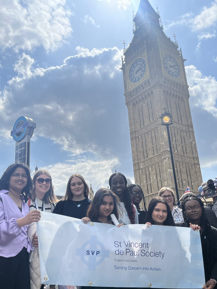 SVPEnglandWales's tweet photo. We were delighted to meet with @YasinForBedford earlier this week. Our young Vincentians visited the House of Commons and shared their questions and concerns.
They spoke about #MentalHealth, the #CostOfLivingCrisis and the need to educate young people about politics https://t.co/2LXBzdfmCT