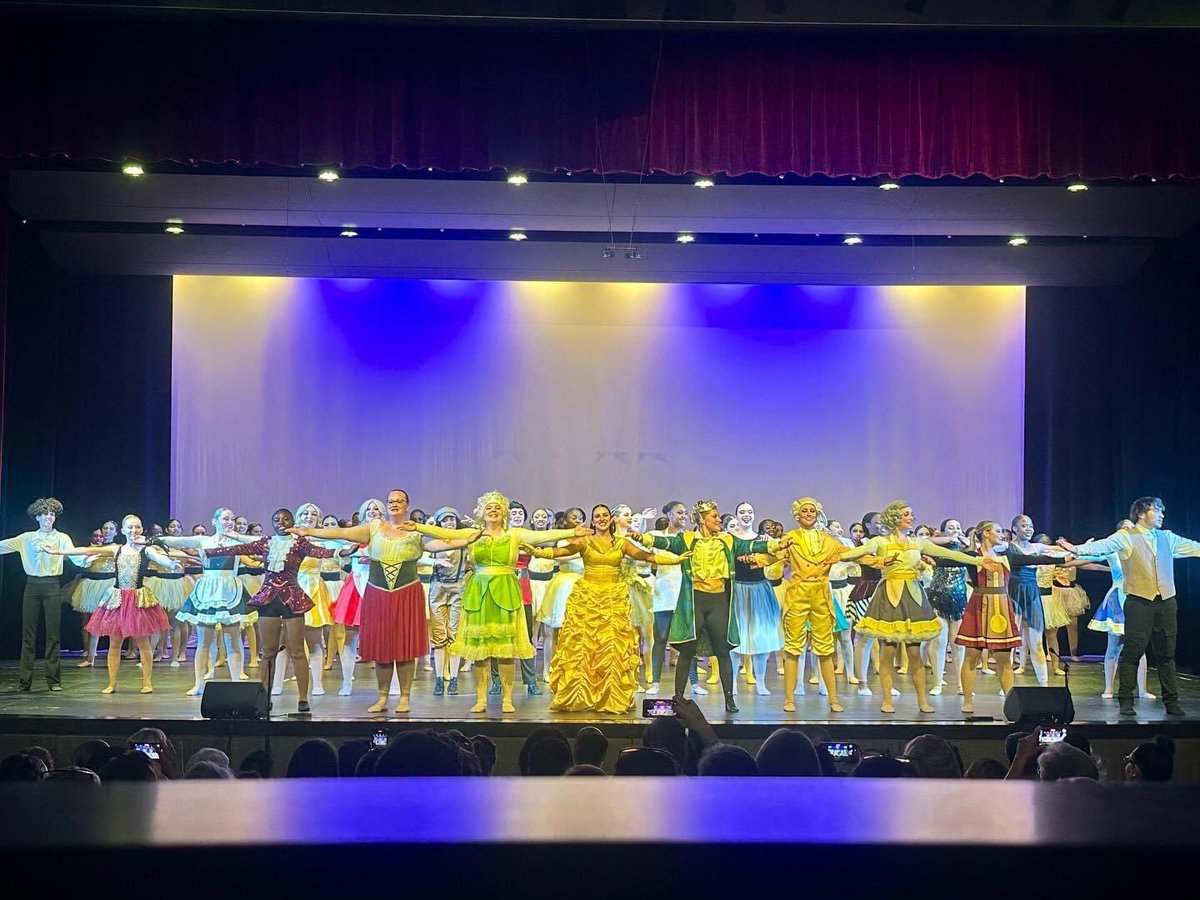 WPSPerformArts's tweet photo. A HUGE congratulations to the teachers and students of @BurncoatDance for an amazing production last night! This is what excellence looks like! #ArtsEd4All #ItsWhatWeDo @worcesterpublic https://t.co/HlNje2wCMS