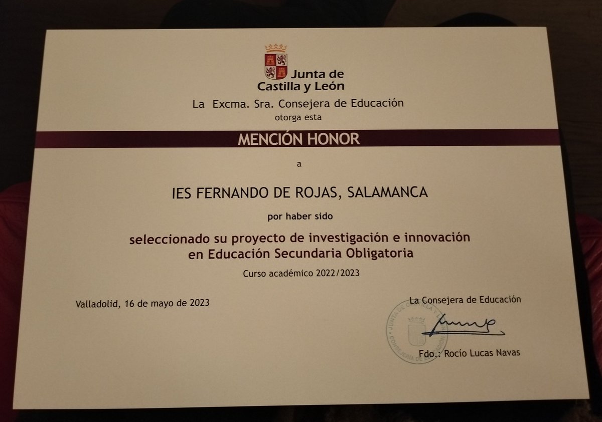 manu_salvado's tweet photo. @iesfrojas el alumnado de 4ºESO de #biologia presentaron el proyecto "Píxeles de clorofila" finalistas en los #PIIECyL
#renaturaluzaciondepatios https://t.co/OE1btXCMSK