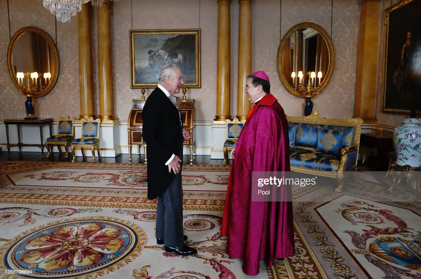CardiffOratory's tweet photo. HM The King received His Grace, The Most Rev. Miguel Maury Buendia, Titular Archbishop of Italica, in a private audience to accept His Grace's letters of credence from His Holiness The Pope to serve as Apostolic Nuncio to the Court of St. James'. https://t.co/bMi48Xk4yW