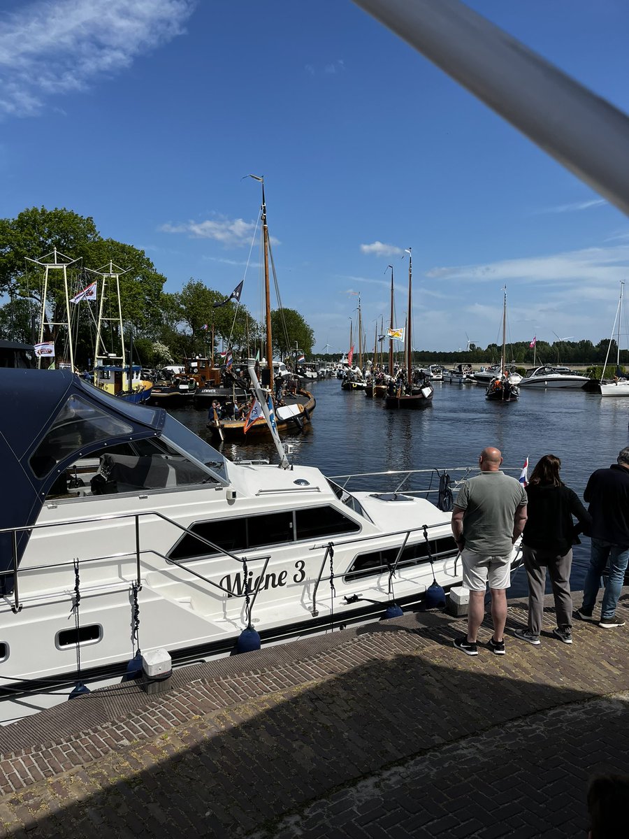 visspecialist's tweet photo. Filevorming in de havenโฆ #botters op weg naar de start #zuidwal https://t.co/fhqXqt5zkh