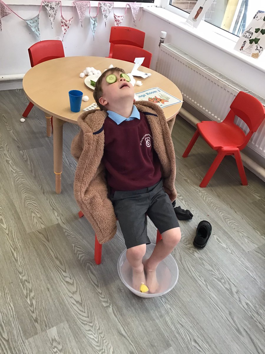 CharlesPrimN's tweet photo. We have enjoyed a very relaxing spa morning in nursery, we have taken part in peer massage had some healthy snacks, massaging and nail pampering. We have looked at self care and the importance for our mental health #MentalHealthAwareness #StChEYFS https://t.co/8UX1vCyjs9