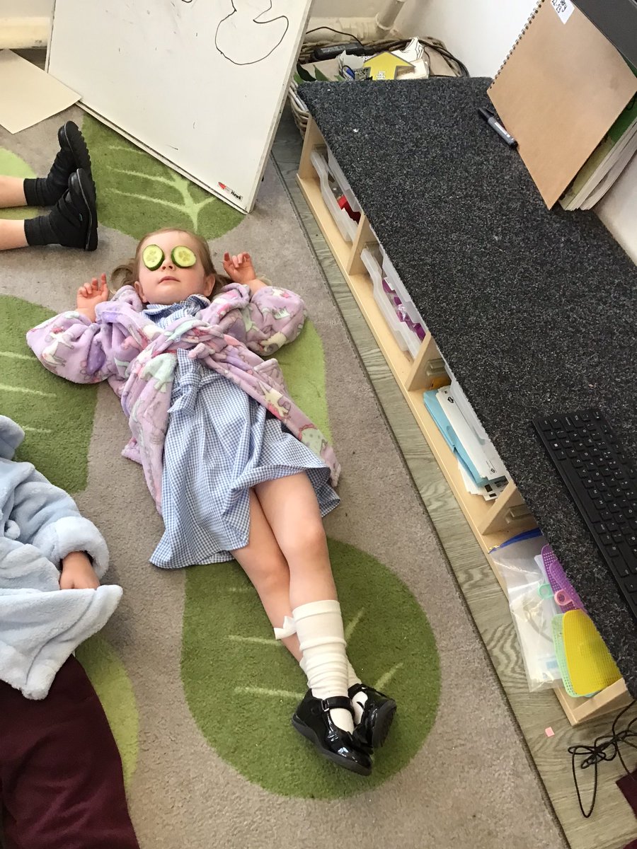 CharlesPrimN's tweet photo. We have enjoyed a very relaxing spa morning in nursery, we have taken part in peer massage had some healthy snacks, massaging and nail pampering. We have looked at self care and the importance for our mental health #MentalHealthAwareness #StChEYFS https://t.co/8UX1vCyjs9