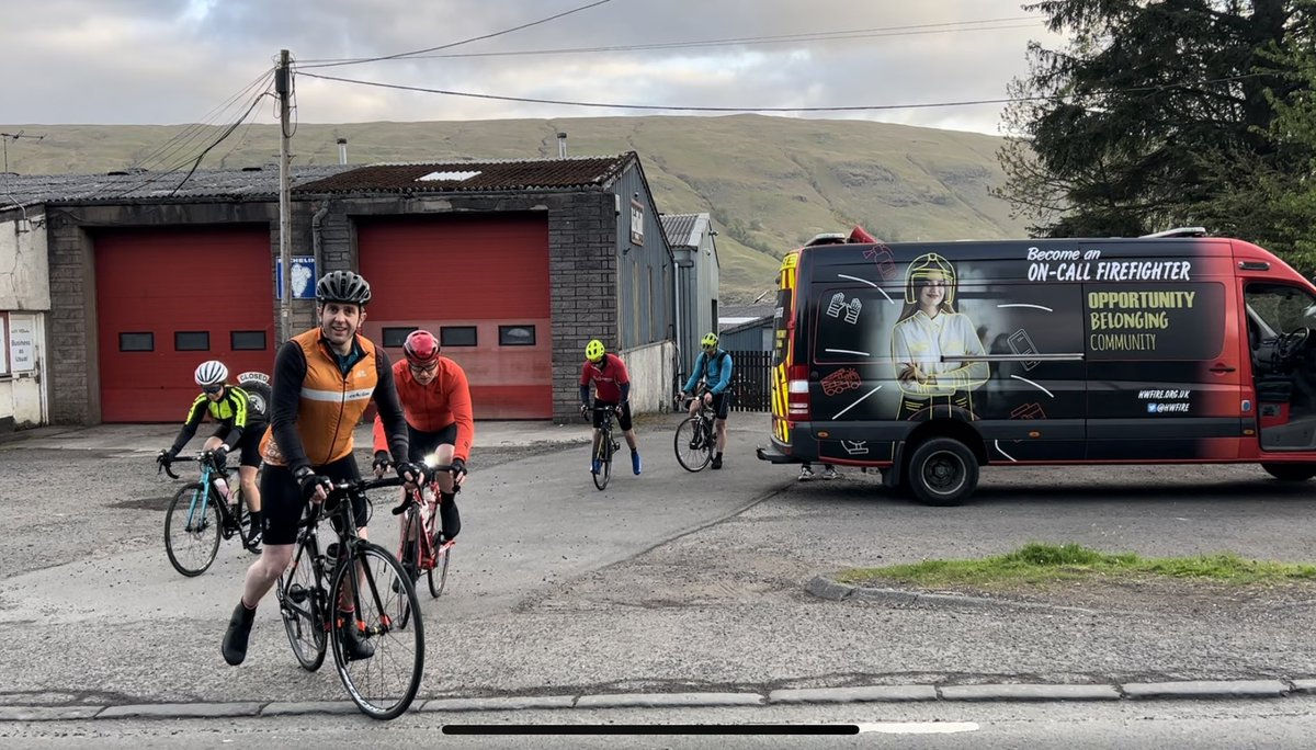 andymdalton's tweet photo. 06:00 start for @HWFireBGrove  Firefighters from @HWFire heading off on 137 mile ride today before climbing Scafell Pike tomorrow as part of their challenge for the @firefighters999 https://t.co/5NRUPlIV8D