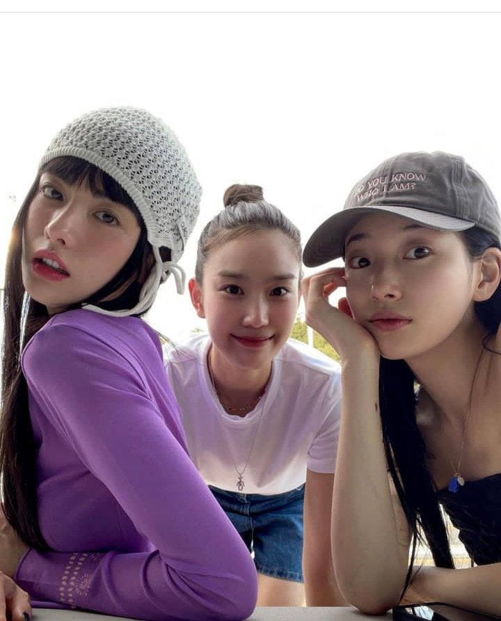 suzycontents's tweet photo. 230519 NANA instagram update with SUZY and Jang Heeryung 

“Our healing trip 💓 I want to go again … #.it’s special and precious”

#SUZY #BAESUZY #수지 https://t.co/Mxfwvit5FJ