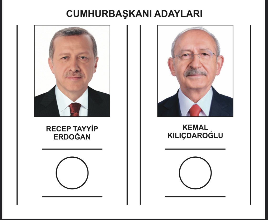 Biri Birleşmiş Milletler Genel Kurulu'nda eli cebinde dünyaya ayar veriyor.

Diğeri Recep İvedik'ten, Jahrein'den ayar üstüne ayar yiyor !
Seçim senin...