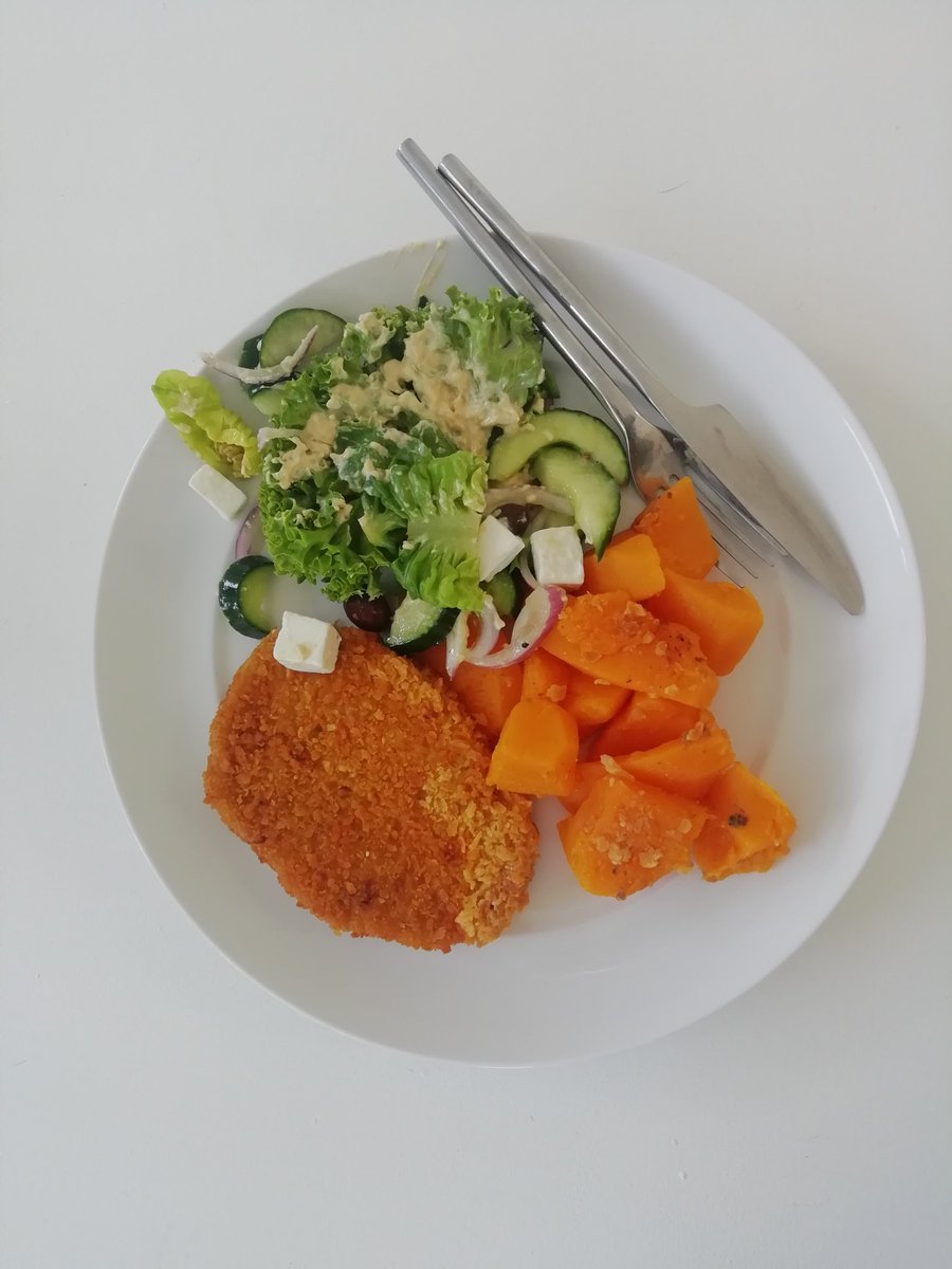 Thobeka_Nikani's tweet photo. @expressoshow A naturally nourishing plate is good balance of healthy carbs, a good protein like #FarmerBrown Crumbed Chicken endorsed  by the heart and stroke foundationand add some natural healthy fat sources. A nourished body is a happy body #ExpressoShow https://t.co/bStt6X4t85