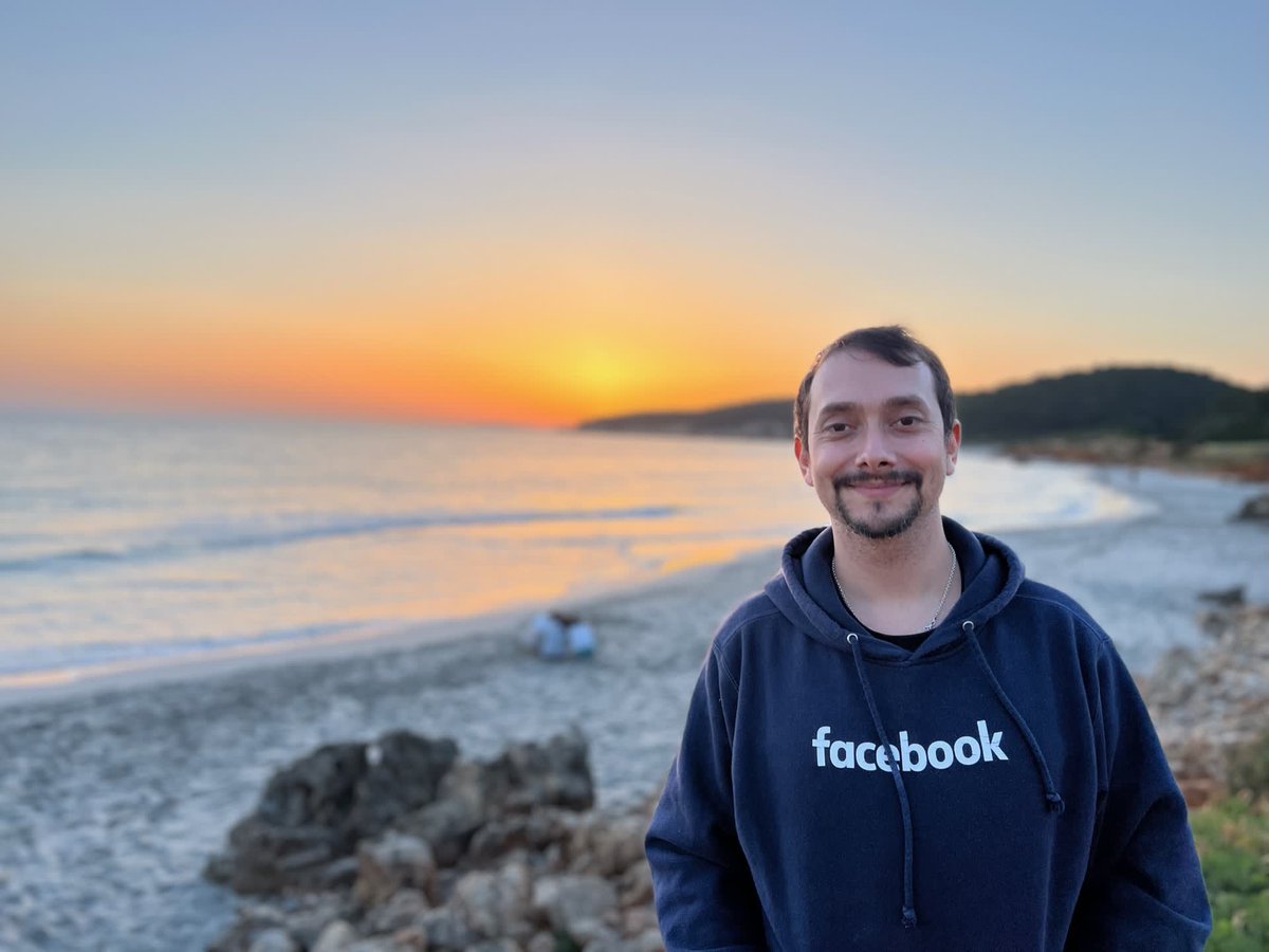 frogames_sl's tweet photo. ¡Hoy es un día especial en Frogames! 🎉🎂 Estamos celebrando el cumpleaños de nuestro querido CEO Juan Gabriel. 🥳🎈 Deseamos un día lleno de alegría y éxitos para él, quien lidera con pasión y visión. #FelizCumpleaños #Frogames #DíaEspecial https://t.co/2jFpBb7eVg