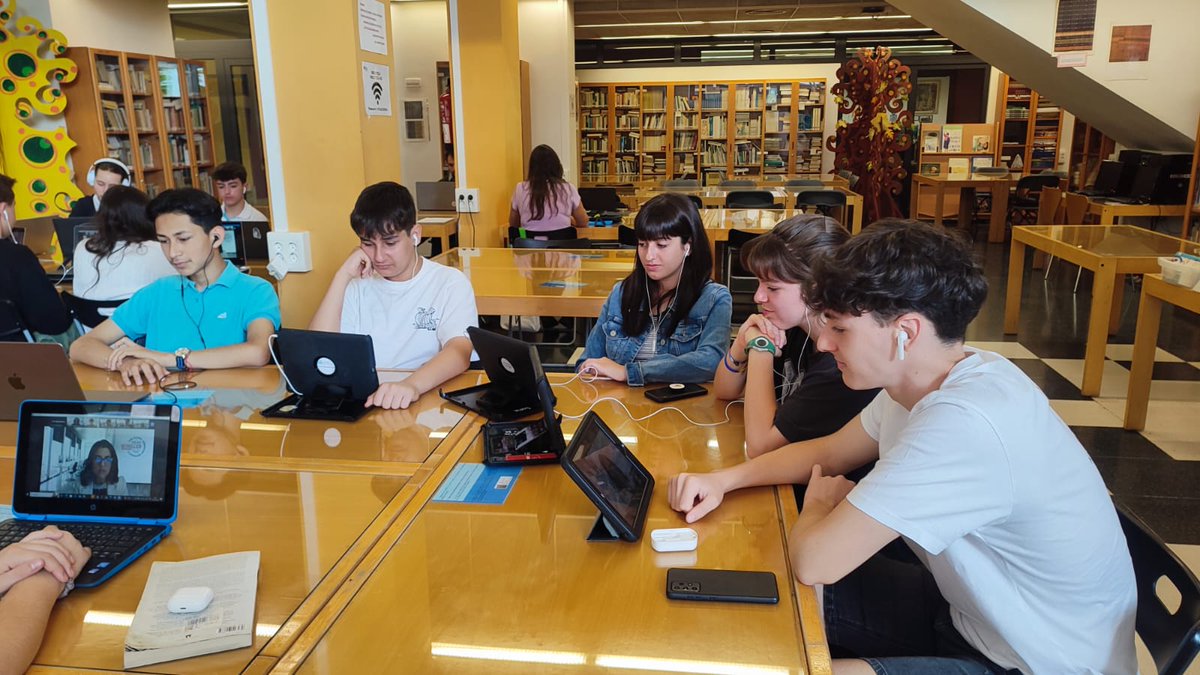 La nostra escola participa en el Congreso Investiga (<a href="/Investiga_I_D_i/">Investiga I+D+i</a>), organitzat per la Fundación San Patricio. També hi participen els altres centres Natzaret de Barcelona: <a href="/colemontse/">Col·legi Montserrat</a> <a href="/_mdangels/">Mare de Déu dels Àngels</a> i <a href="/natzaretesplu/">Col.legi Natzaret</a>. Un autèntic privilegi!

<a href="/coleinnovadores/">Coles Innovadores</a>