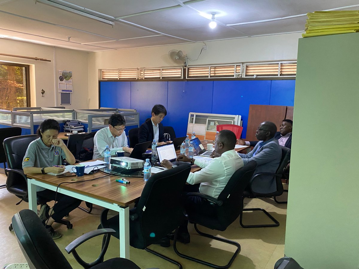 AvcsUganda's tweet photo. AVCS team in discussion with KPMG, Japan team over future collaboration in ICT Projects in Uganda. https://t.co/8dYIaVL5fa