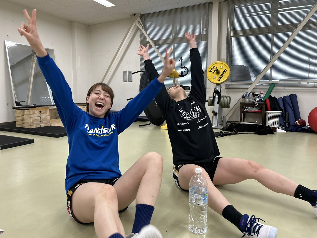 mievioletiris's tweet photo. 💜💜💜💜💜
#今日のハンドボールガールズ
🩵🩵🩵🩵🩵

お題：躍動感
（ちなみに練習前です😉）

#MVIhandball #JHL #ハンドボール https://t.co/XAuCpIBzdt