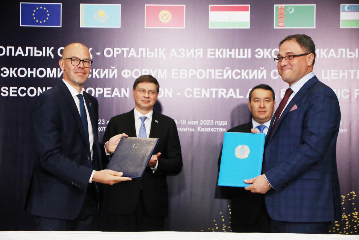 EUinKazakhstan's tweet image. Today, #EU and #Kazakstan signed the “EU–Kazakhstan Cooperation Facility” Financing Agreement. It is planned to implement projects amounting to 9 million euros to various economic sectors in Kazakhstan within the framework of this document. 
#EUCA23 #EUinKZ