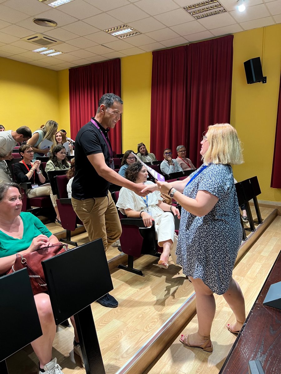 Relaciones Internacionales UMU (@internacionalum) on Twitter photo La formación se divide en cuatro áreas temáticas 📚🌍, con actividades para todos los participantes: Área de Relaciones Internacionales, <a href="/UmBiblioteca/">Biblioteca Universidad de Murcia</a>, <a href="/AticaUM/">ÁTICA</a>, <a href="/idiomasUMU/">Servicio de Idiomas UMU</a>, y este año se ha sumado el personal de <a href="/ADYVUMU/">Servicio Atención a la Diversidad y Voluntariado</a>. La formación se divide en cuatro áreas temáticas 📚🌍, con actividades para todos los participantes: Área de Relaciones Internacionales, <a href="/UmBiblioteca/">Biblioteca Universidad de Murcia</a>, <a href="/AticaUM/">ÁTICA</a>, <a href="/idiomasUMU/">Servicio de Idiomas UMU</a>, y este año se ha sumado el personal de <a href="/ADYVUMU/">Servicio Atención a la Diversidad y Voluntariado</a>.