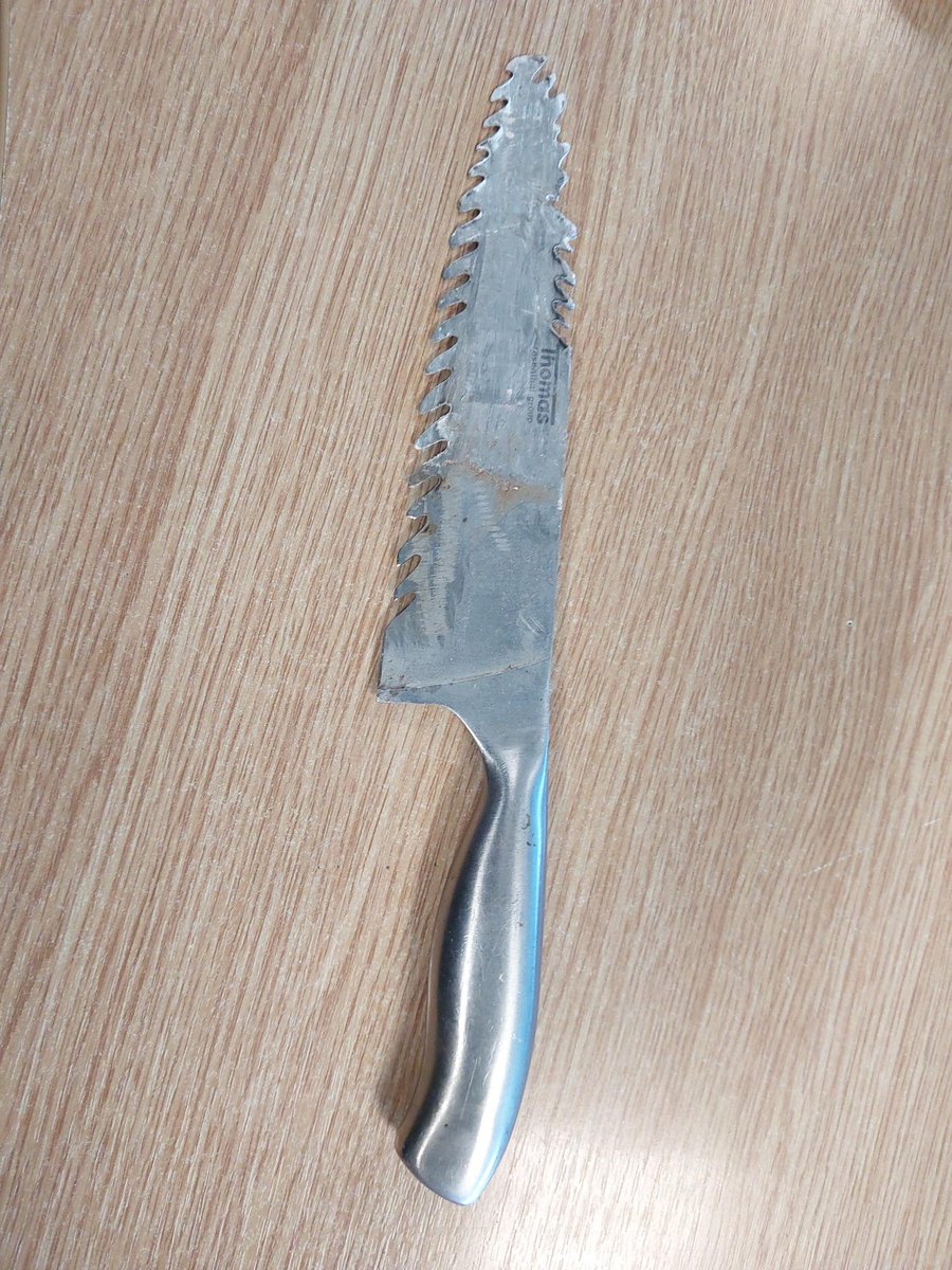 Following calls for service in regards to Anti-social behaviour and drug related activity, SNT have made an arrest which resulted in seizing knives and adapted weapons. 
#opSceptre #droptheknife  #knivesShatterLives