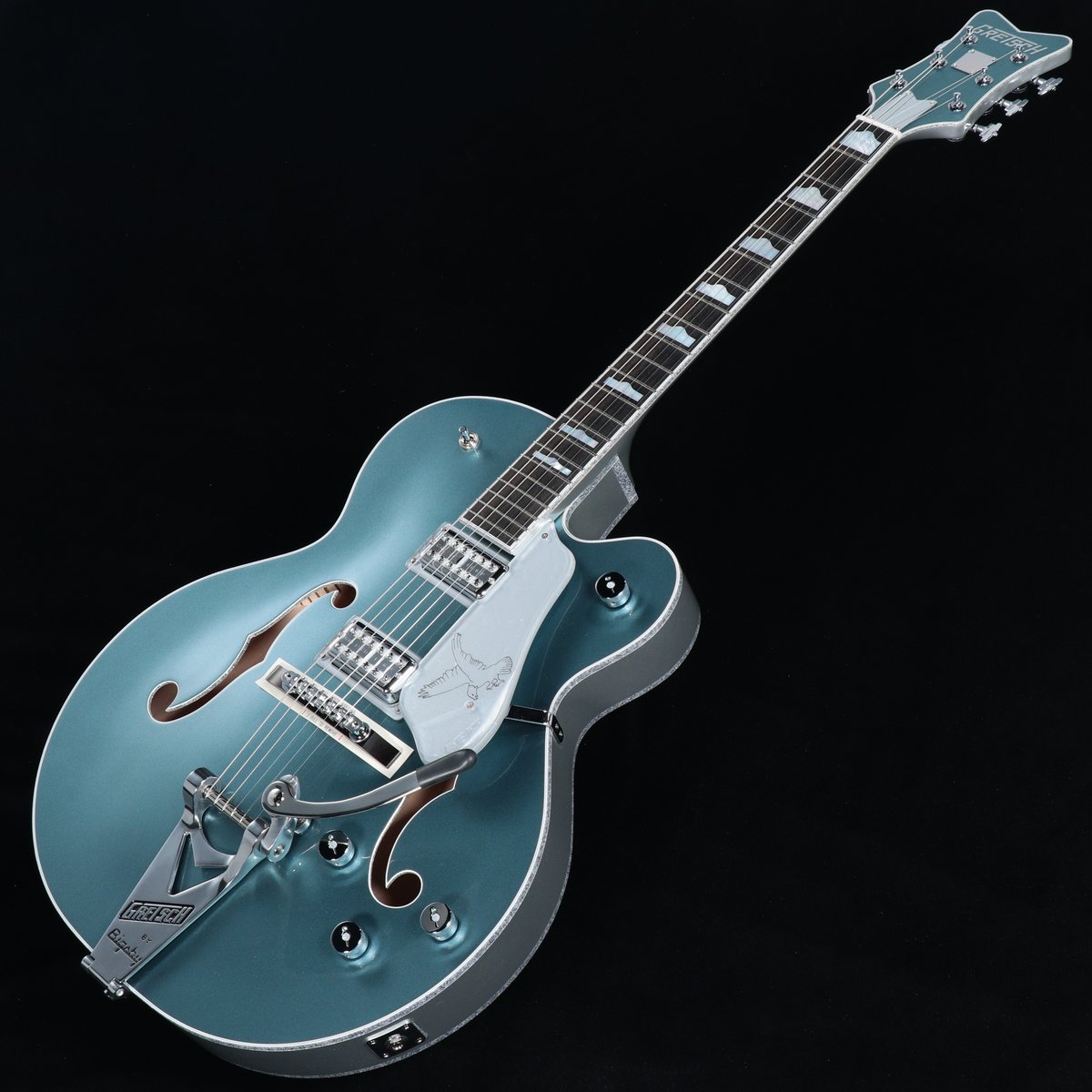 1484shibuya's tweet photo. 【#再入荷】#Gretsch / G6136T LTD 140th Double Platinum Falcon 140周年モデルのWプラチナファルコン！特別な仕様で細かな所にこだわりが詰まっています！サイドポジションは蓄光で光ります。
美しさとプレイアビリティを併せ持つ素敵な1本です！
https://t.co/moLsLNxMDY https://t.co/m7nExigrAe
