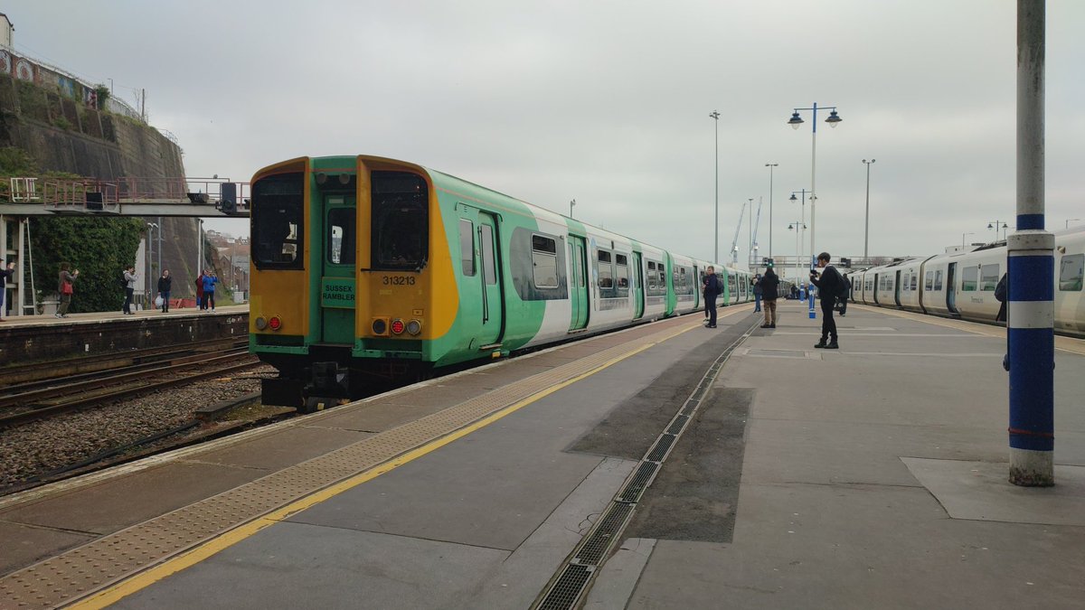UniversalT_S's tweet image. #Class313 Final Day 
Hello all! Today is the final day of the class 313s on Southern! Despite me only seeing them once during the Sussex Rambler farewell tour of the class 313s at Brighton, I'll miss them and I'm glad I saw them once! Here are some past pics of them. 🫡👍🏻