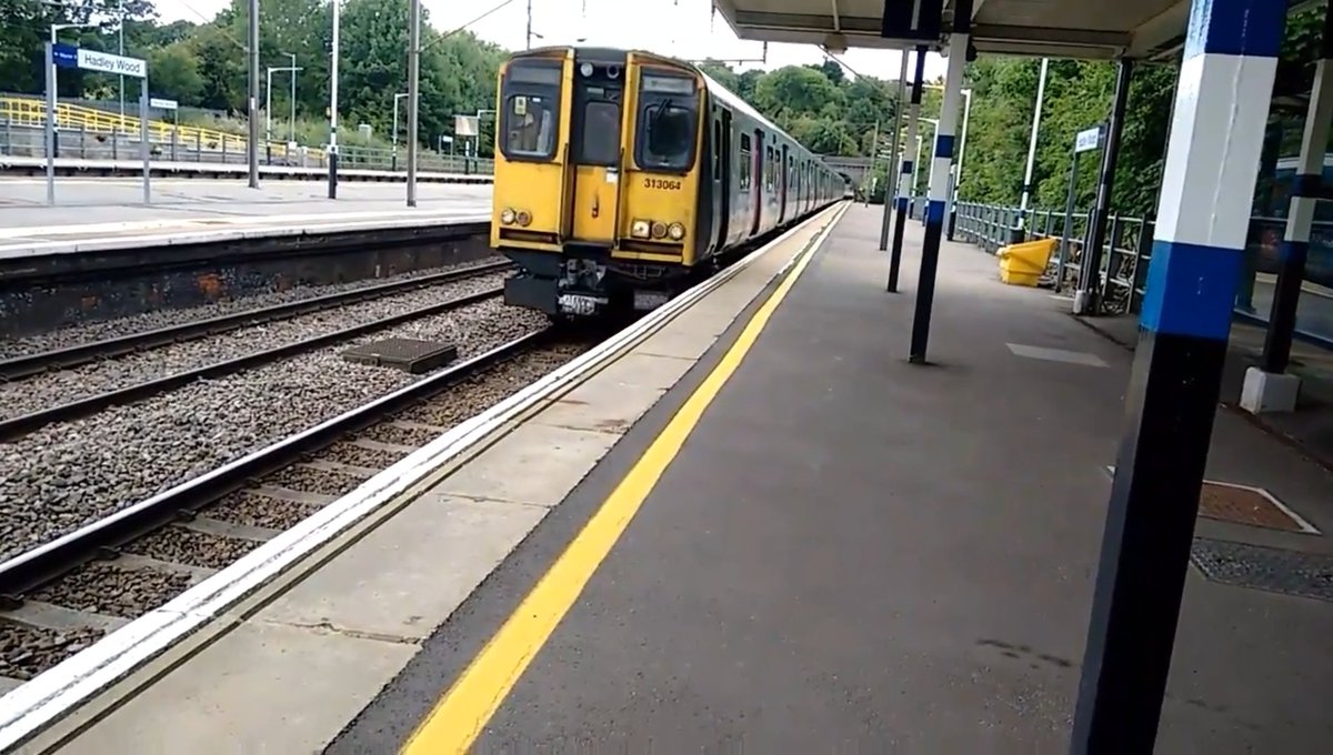 UniversalT_S's tweet image. #Class313 Final Day 
Hello all! Today is the final day of the class 313s on Southern! Despite me only seeing them once during the Sussex Rambler farewell tour of the class 313s at Brighton, I'll miss them and I'm glad I saw them once! Here are some past pics of them. 🫡👍🏻