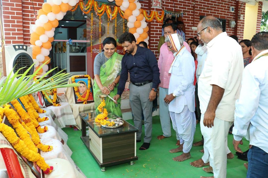 sunilshelke92's tweet photo. Rajarshi Shahu Rural Co-Operative Credit Union at #Kothali (Tal: Motala) Branch opening was held today.
With this Rajarshi Pay QR Code distribution also took place.For this event different dignitaries from various other fields were present.💐
#buldhana #opening #shahu #kharghar https://t.co/Uyhn81pZgl