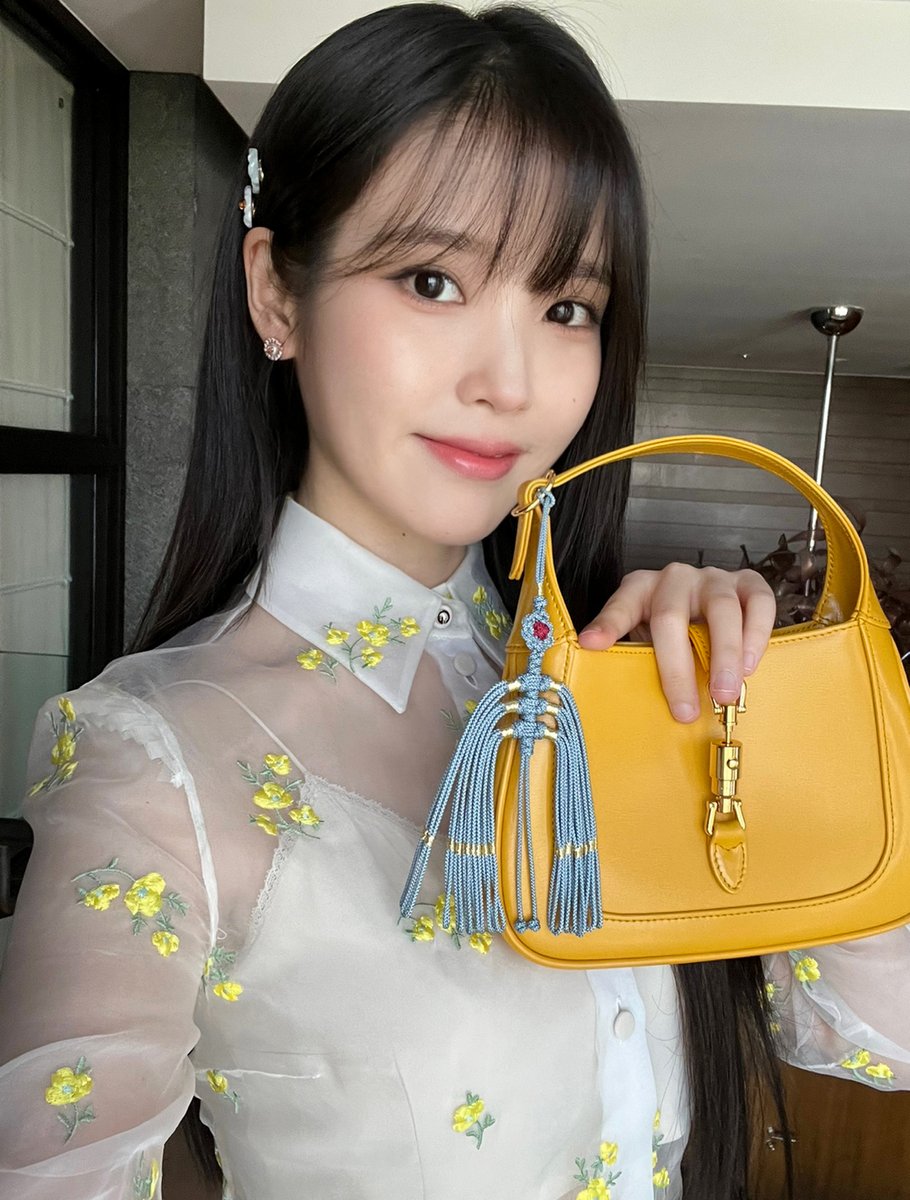 아이유(IU) tweet media
