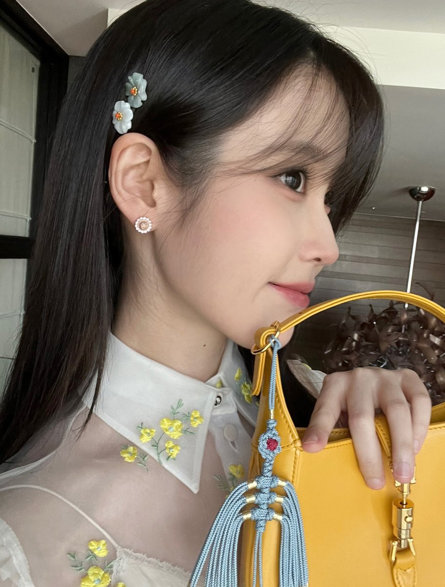 아이유(IU) tweet media