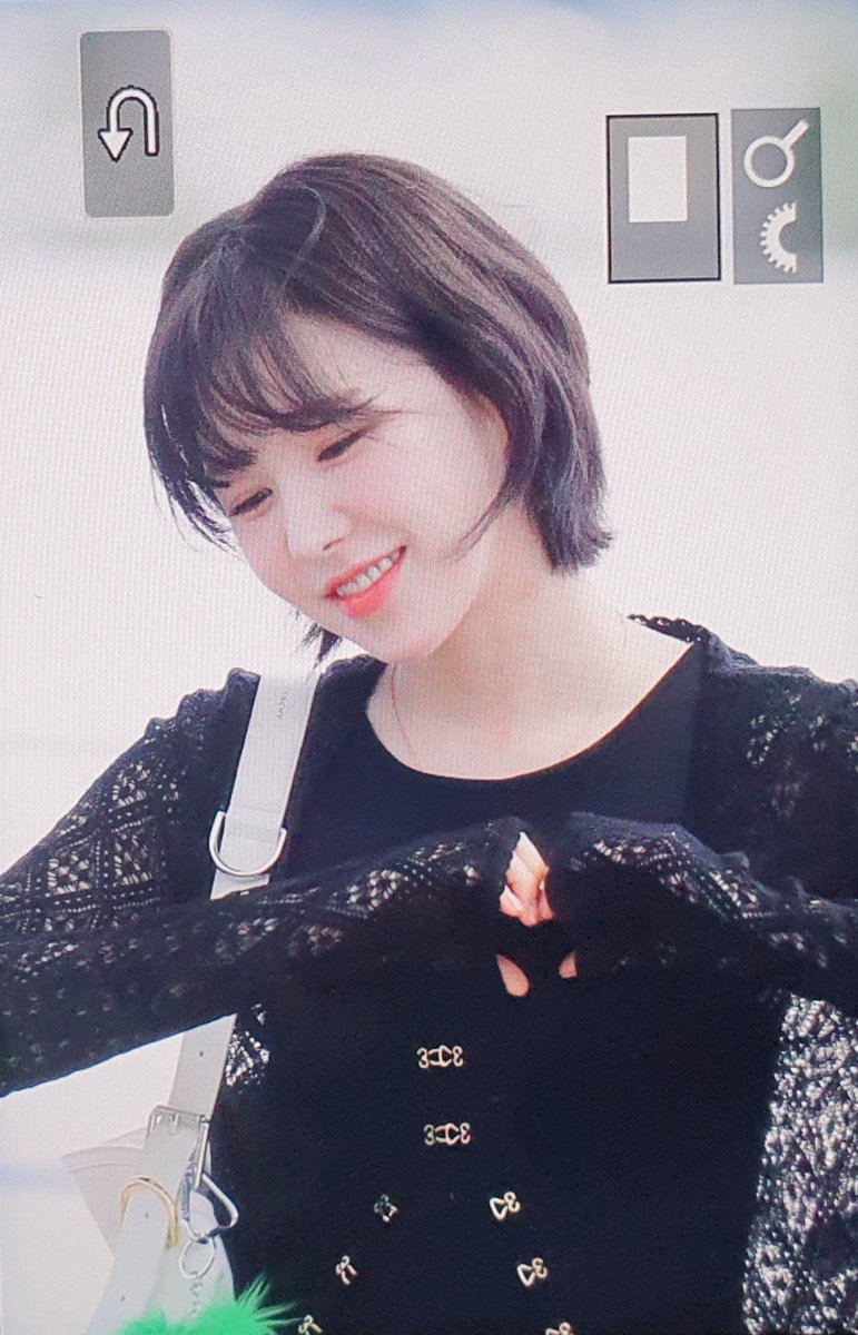 wenever940221's tweet photo. 230519 ICN 손승완 내 심장의 주인🤣
#웬디 #WENDY https://t.co/QxNH2BC46p