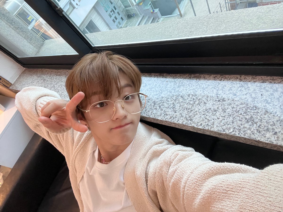 [#레디_time⏰]
😘✌️

#최우진 #CHOIWOOJIN
#RedstartENM #레드스타트이엔엠