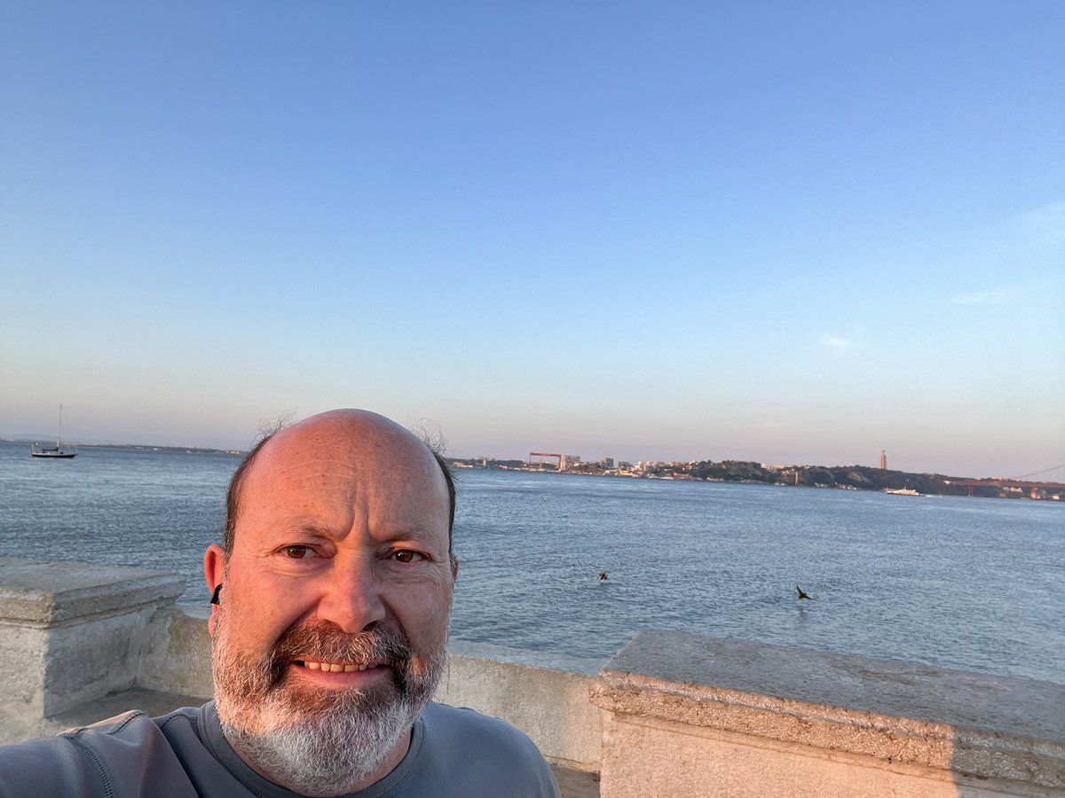 echaillo's tweet photo. Amazing scenario to make some exercise and warm up for #Imexrun next week. @TurismodeLisboa @VisitLisbon #LindaCidade https://t.co/vNKCeKjeV8