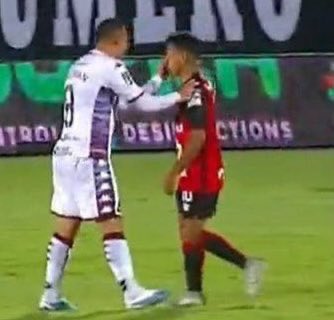 hey hey pequeña no digas eso, eres perfecta