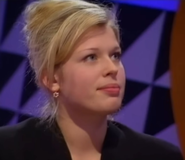A Happy Birthday to Amanda De Cadenet who is celebrating her 51st birthday today. 