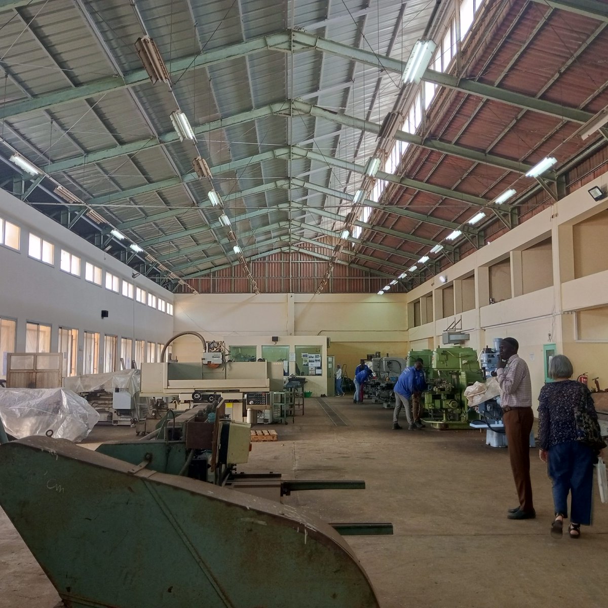 lycee_mermoz's tweet photo. #Orientation 🧭I Zoom sur la formation professionnelle au Sénégal 🔎
🤝L'équipe du Lycée Jean Mermoz de Dakar s’est rendue au Centre de Formation Professionnelle et Technique de Dakar #CFPT qui accueille les élèves après la 3e et jusqu’au BTS #partenariat #formationprofessionelle https://t.co/G7oQFysAFZ