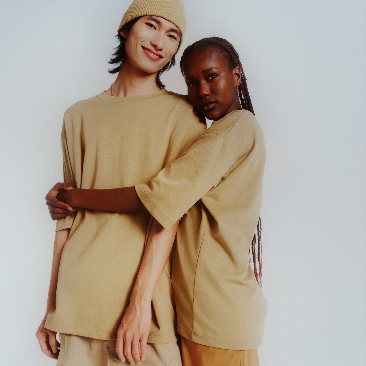 UNIQLOPH's tweet photo. Hi-Tech Fabric, Street Style

AIRism cotton T-Shirt.

Dropped shoulders and street styling meet AIRism. A cotton exterior that is smooth against the skin and keeps you cool, dry, and comfortable.

Shop now: https://t.co/D7fnRezoVL

#UniqloPH #LifeWear #UniqloEssentials https://t.co/GDEbZEgyMC