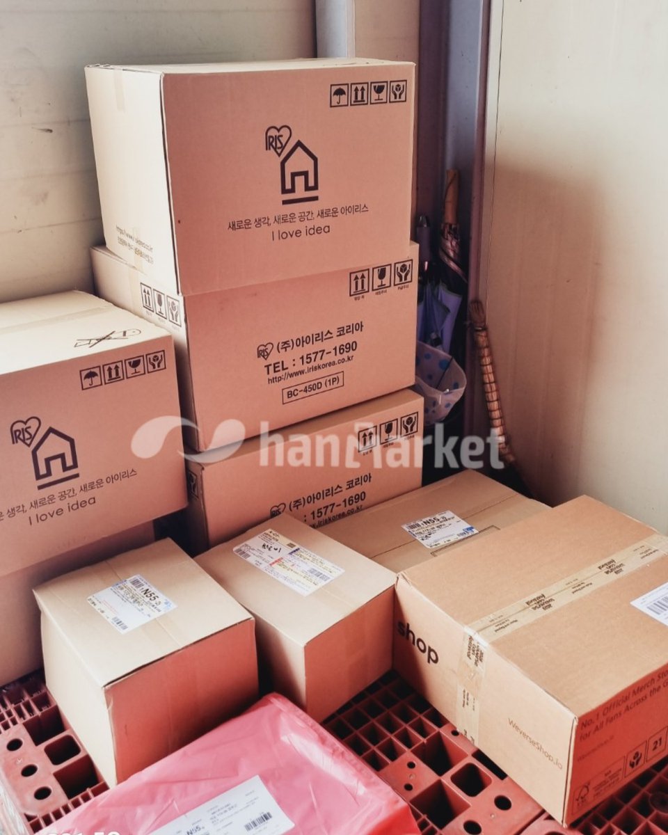 Hanpasspurchase's tweet photo. [ PASABUY &amp; KRCONSOL]
We also offer Offline Services!
 We buy for you and ship.

✅ Trusted &amp; Reliable 
✅ Photo &amp; Tracking updates 
✅ Receive order to KR updates
✅ Trackable box 
✅ Update actual status upto delivery to destination
#kpopph #proxybuyingservice #krconsol https://t.co/4JskGX1xRu