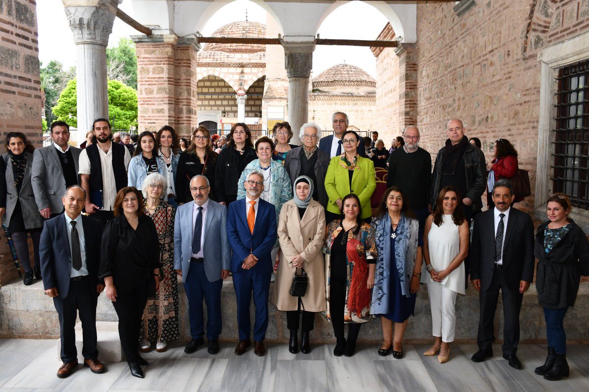 💙🤍Blue-white, on the way to porcelain. On international #museumday, ceramist artists from 🇹🇷🇳🇱🇮🇹came to #Iznik, city famous for its tradition of hand-painted tiles &amp; earthenware. Our consul general spoke at the opening of an exhibition, organized w/ support from <a href="/NLinTurkiye/">Netherlands in Türkiye 🇳🇱🇹🇷/ Amb Joep Wijnands</a>