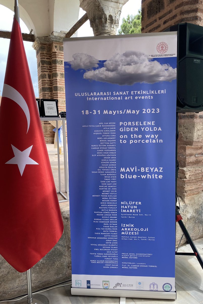 NLinIstanbul's tweet photo. 💙🤍Blue-white, on the way to porcelain. On international #museumday, ceramist artists from 🇹🇷🇳🇱🇮🇹came to #Iznik, city famous for its tradition of hand-painted tiles &amp; earthenware. Our consul general spoke at the opening of an exhibition, organized w/ support from @NLinTurkiye https://t.co/3VLZ5kPDo7