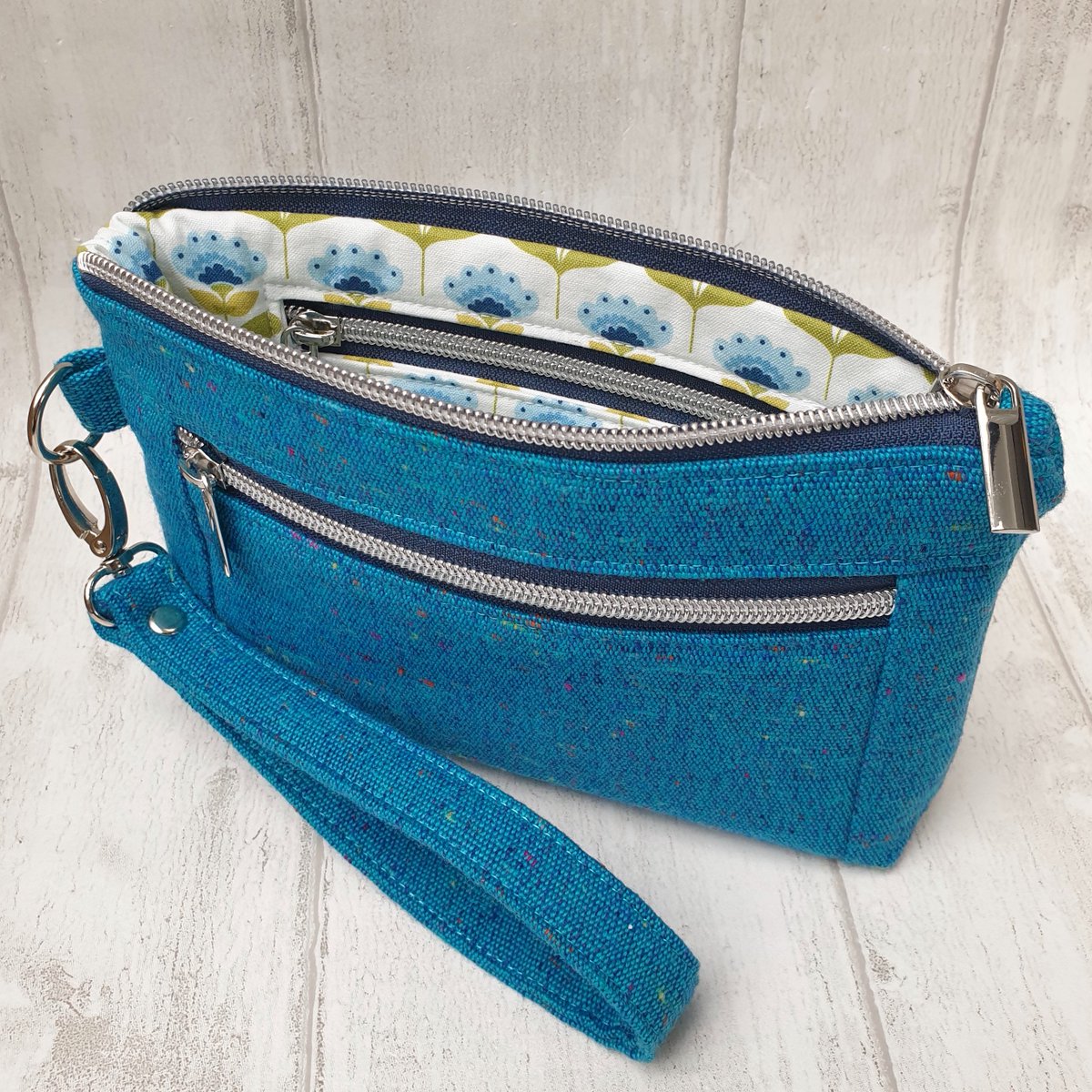 A very pretty wristlet clutch bag which is perfect for spring and summer. Pop on over to my Etsy shop and take a closer look💙💚 etsy.me/41cqLDP #MHHSBD #EarlyBiz #ShopIndie