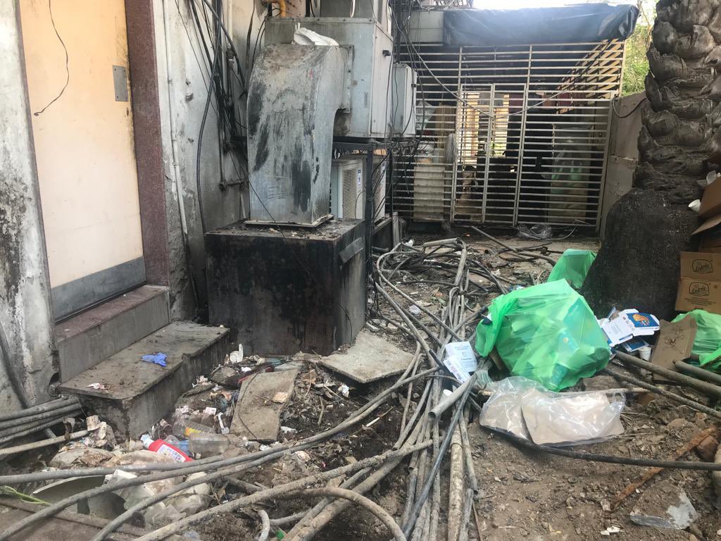 drkartik1's tweet photo. #Dominos #dominosindia #swachabharatmission @AMC_Complaints @AmdavadAMC @dominos @dominos_india Backyard of Dominos at Sigma Icon 1. Near Shyamal cross road. Satellite. Ahmedabad. 380015. Inspite of repeated  reminder the place stays filthy. How can eat and cook around such place https://t.co/k67Q9ynKyw
