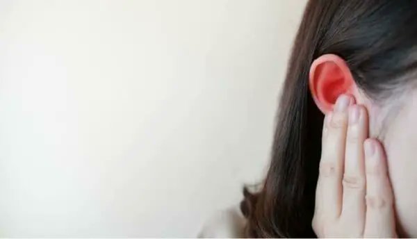 How to Naturally Treat Ear Pain: Soothing Remedies at Home thehomesteadsurvival.com/how-to-natural…